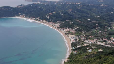 Luftaufnahme-Des-Wunderschönen-Strandes-Von-Agios-Georgios-Im-Norden-Von-Korfu-Griechenland