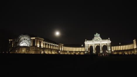 The-Arc-de-Triomphe-of-Brussels-at-night---Jubelpark,-Parc-du-Cinquantenaire-at-Brussels-Gate-in-Belgium
