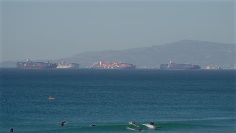 Containerschiffe-Sitzen-An-Der-Küste-Von-Long-Beach-Harbour-An-Der-Westküste-Von-Kalifornien