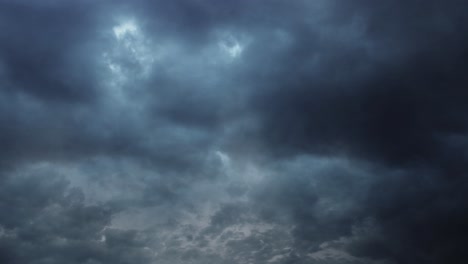 Zeitraffer-Dunkler-Wolken-Am-Himmel,-Die-Sich-Bewegen