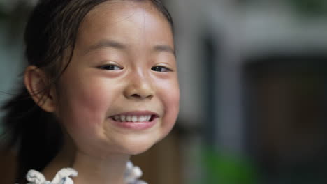 Asiatisches-Mädchen-Gesicht-Porträt,-Nahaufnahme-Kopie-Raum-Schuss-Von-Kleinen-Mädchen