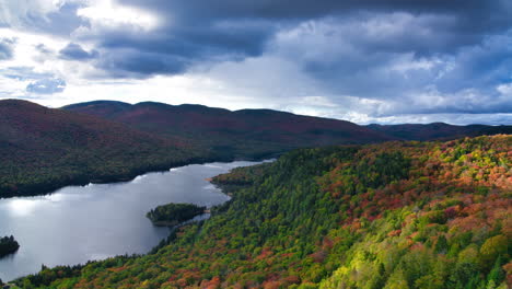 Mountain-timelapse-in-Mont-Tremblant-National-Park