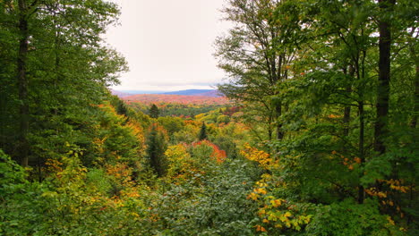 Fall-timelapse-in-a-mountain-of-Mont-Tremblant-National-Park