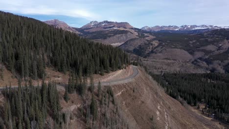 Colorado-Mountain-Road-4k-Drone-Izquierda-A-Derecha-Pan