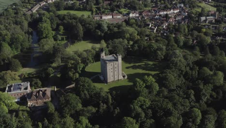 Castle-Hedingham-as-the-central-piece-with-the-camera-panning-left