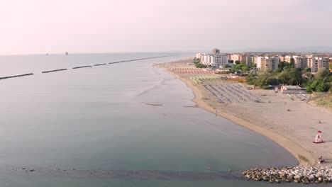 Aerial-view-of-sandy-beach-with-umbrellas-and-gazebos