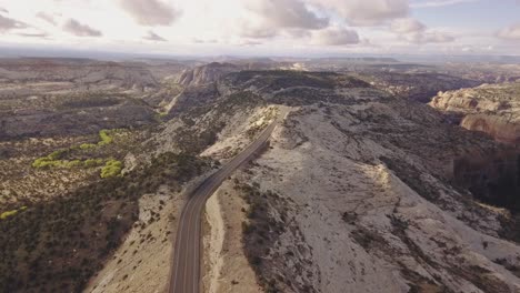 drone-shot-flying-straight-upwards-looking-over-All-American-Road-state-route-scenic-byway-12-in-the-Grand-Staircase-Escalante-National-Monument-in-Utah,-USA-in-4k