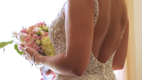 Wedding-bride-holding-a-beautiful-flower-bouquet-arrangment