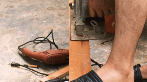 Detailed-shot-of-carpenter-performing-skillfully-a-long-section-into-a-slice-of-wood-with-his-industrial-circular-saw-machine-in-his-small-business-elaborating-professional-forniture