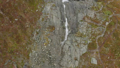 Vogelperspektive-Des-Wasserfalls-In-29,97-Fps