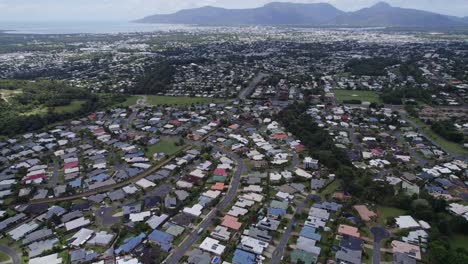 Luftaufnahme-Von-Häusern-In-Nachbarschaften-In-Cairns,-Queensland
