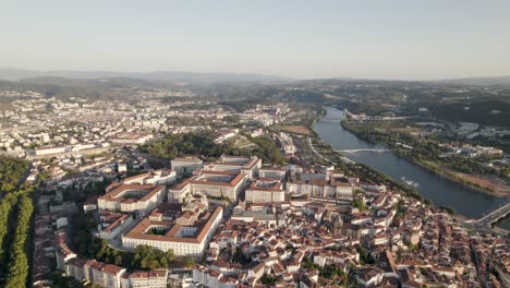 Paisaje-Urbano-De-Coimbra-Y-Río-Mondego