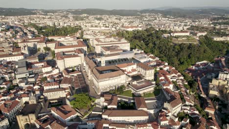 Universität-Von-Coimbra-Und-Ikonisches-Stadtbild-Von-Coimbra,-Portugal