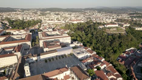 Universität-Von-Coimbra,-Gebäude-Aus-Dem-12.-Bis-18.-Jahrhundert-Und-Botanische-Gärten