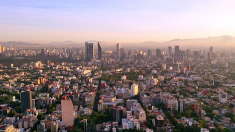 Luftfliegen-über-Dem-Viertel-Del-Valle-Am-Abend-In-Mexiko-Stadt