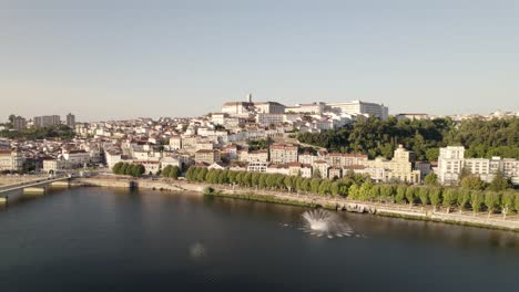 Stadtpark,-öffentlicher-Stadtpark-Entlang-Des-Flusses-Mondego,-Coimbra,-Portugal