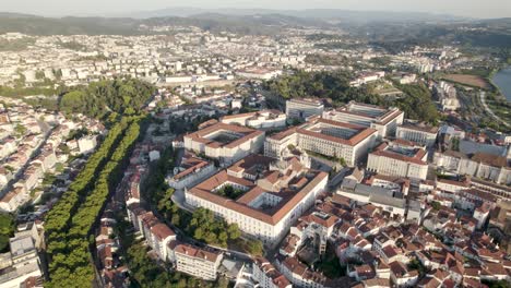 Coimbra-Universitätscampus-Mit-Blick-Auf-Das-Stadtbild.-Luftaufnahme