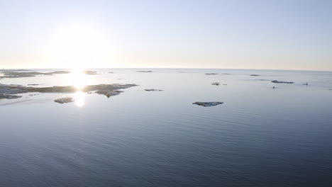 Drone-shot-of-small-rocky-islands-in-the-ocean-at-Gothenburg-archipelago,-Sweden