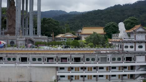 Kuan-Yin-statue-Kek-Lok-Si-Temple-Penang-Hill-Malaysia-total-view-beautiful-tracking-shot