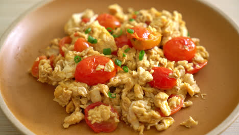 Stir-fried-tomatoes-with-egg-or-Scrambled-eggs-with-tomatoes---healthy-food-style