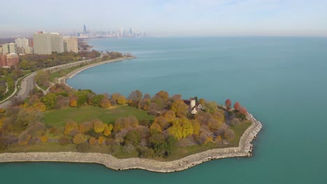 Beautiful-Aerial-View-of-Chicago's-Promontory-Point-in-Autumn