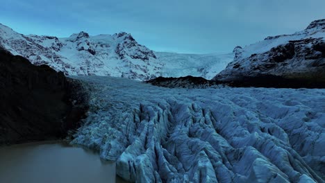 Volar-Sobre-El-Glaciar-Svinafellsjokull-En-Islandia---Toma-Aérea