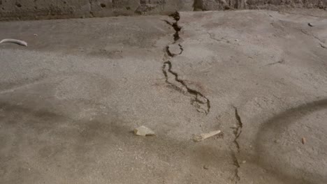 Cracks-in-the-floor-of-concrete