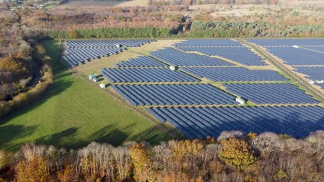 Sonnenkollektoren-In-Einem-Großen-Solarpark-In-Großbritannien