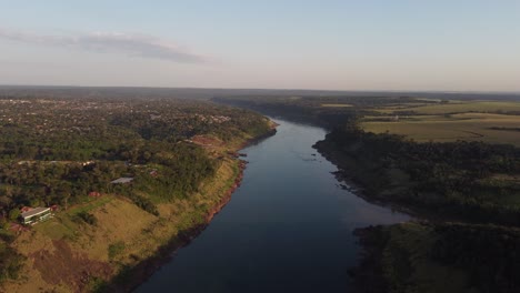 Triple-border-between-Argentina,-Brazil-and-Paraguay-at-sunset