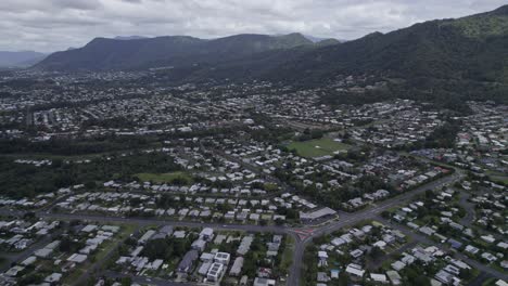 Malerische-Landschaft-Der-Stadt-Cairns-Im-Hohen-Norden-Von-Queensland,-Australien---Luftdrohnenaufnahme