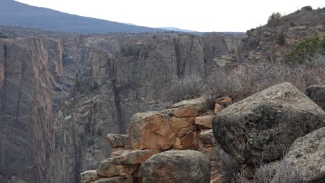 4K-Dolly-black-canyon-of-the-gunnison-with-Rocks