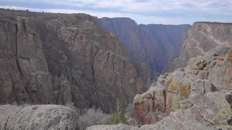 4K-Dolly-black-canyon-of-the-gunnison-with-rock-cliff