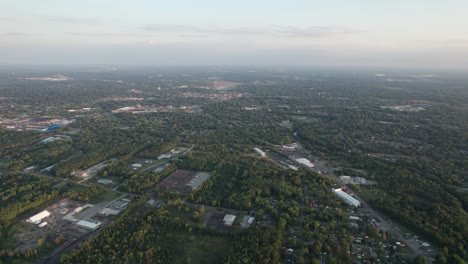 Superweite-Drohnenaufnahme-Einer-Ländlichen-Landschaft-In-Einem-Wohngebiet,-Ohio,-Usa
