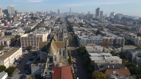 Aerial-view-around-the-bush-street-with-San-Francisco-skyline-background,-sunny-fall-day-in-USA---circling,-drone-shot