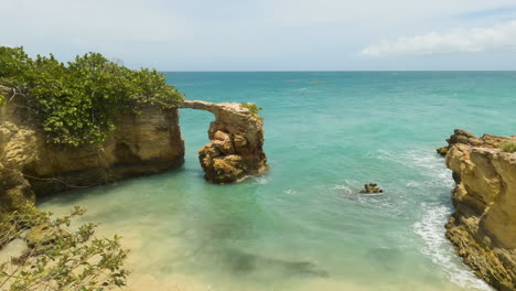 Coastal-Vegetation-With-Natural-Rock-Bridge-Near-Faro-Los-Morrillos,-Cabo-Rojo,-Puerto-Rico