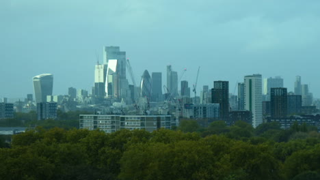 City-Of-London-Wolkenkratzer-Und-Stadtbild-Vom-Greenwich-Park-Aus-Gesehen
