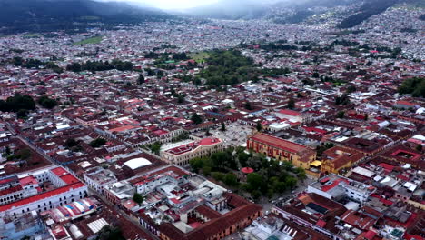 Vista-Aérea-De-La-Ciudad-De-San-Cristóbal-De-Las-Casas-En-Chiapas,-México
