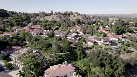 Aerial-view-rising-above-wealthy-Calabasas-suburban-mountain-Neighbourhood-Los-Angeles