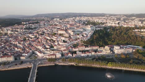 Coimbra-Stadt-Und-Mondego-Fluss-In-Portugal