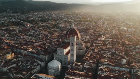 Morning-glory-with-bright-sunlight-over-Florence-with-beautiful-Cathedral,-aerial