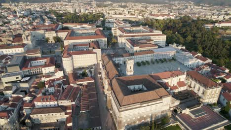 Historische-Universität-Coimbra-In-Portugal.-Luftumkreisend