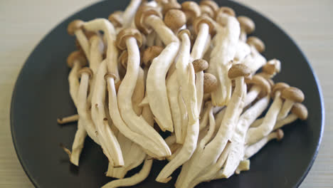 fresh-brown-beech-mushroom-or-black-reishi-mushroom-on-plate