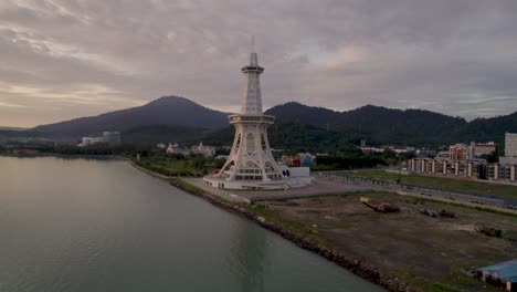 Establishing-shot-of-Maha-Tower-on-the-seafront-of-Kuah-City-in-Langkawi,-Malaysia