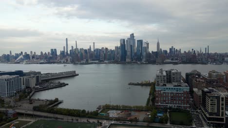 Luftbild-Die-Skyline-Von-Hudson-Yards,-Von-Hoboken-Jersey-City,-In-New-York---Kreisen,-Drohne-Erschossen