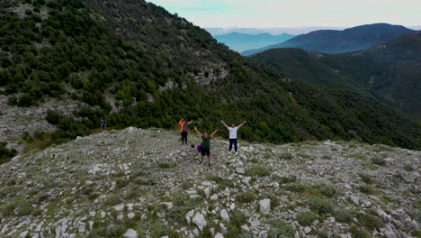 Hiking-in-the-mountains-of-Italy