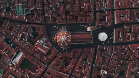 Cathedral-of-Florence-with-Baptistery-building-in-city-center,-top-down-aerial