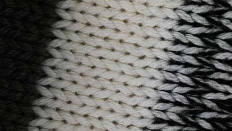 Schwarz-Weiß-Strickwolle-Textur-Hintergrund---Nahaufnahme
