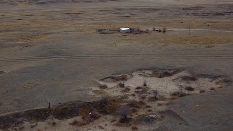 Prärieland-Am-Morgen-In-Der-Nähe-Von-Alberta,-Kanada,-Von-Oben-Mit-Einer-Drohne-Gefilmt