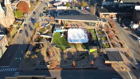 Downtown-Commons-Winter-Ice-Rink-On-A-Sunny-Day-In-ClarksvilleCity-in-Tennessee,-USA