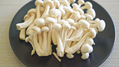 fresh-white-beech-mushroom-or-white-reishi-mushroom-on-plate